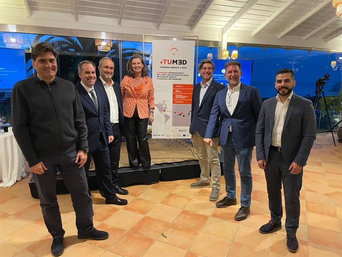 Miembros de THIS Medical presentes en la jornada.