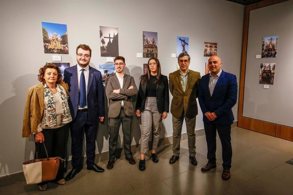 Inauguración de la exposición de fotografía 'Luces de Pasión'.