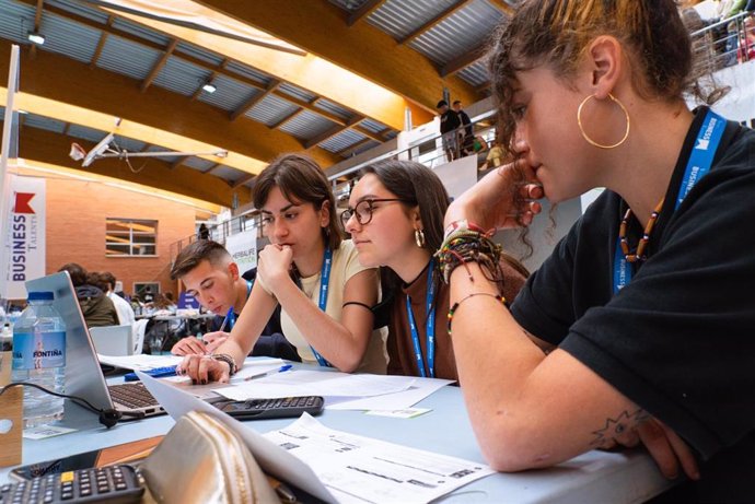 Archivo - Los jóvenes cántabros, los más indecisos de España respecto a su futuro profesional