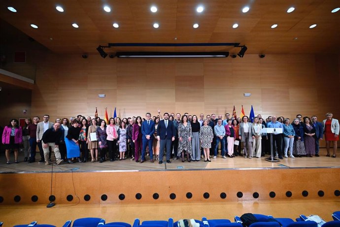 El jefe del Ejecutivo regional, Fernando López Miras, preside el acto público de toma de posesión de 80 funcionarios