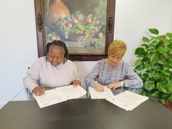 Firma del convenio entre el Ayuntamiento de Bilbao y la Asociación MULISOL.