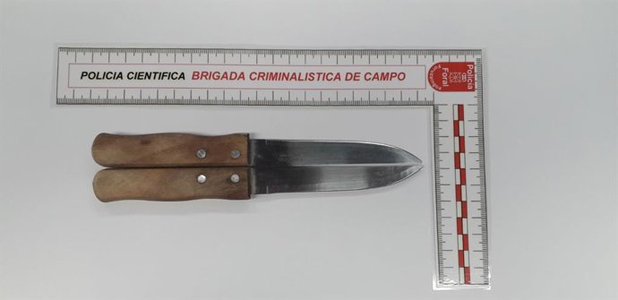 Imagen de los cuchillos simulando ser un puñal.