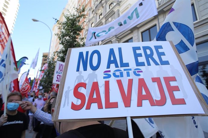 Archivo - Protesta contra un ERE en el sector bancario