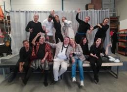 Arcón de Olid conmemora el Día Mundial del Teatro este domingo con su obra 'Estrenados' .