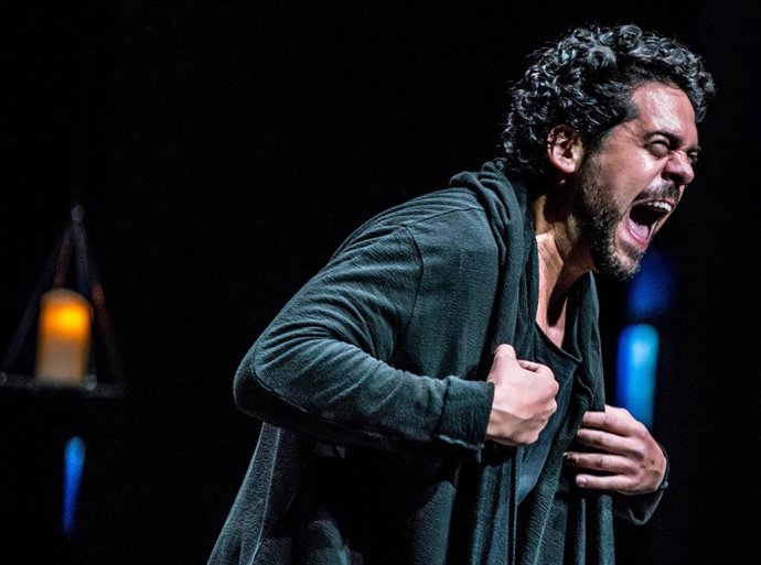 Antonio Campos encarna al Lazarillo de Tormes en esta representación que se podrá disfrutar el 27 de marzo a las 18.00 horas en la plaza Jerónimo Cuervo, delante de la fachada del Teatro Cervantes.