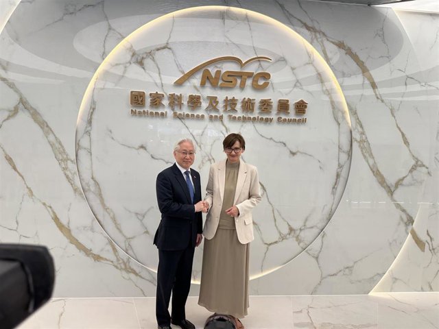 El ministro de Ciecnia y Tecnología de Taiwán, Tsung Tsong Wu, y la ministra de Educación alemana, Bettina Stark-Watzinger.