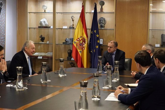 El presidente del CSD, José Manuel Franco, recibe a Bill Beaumont, presidente de World Rugby.