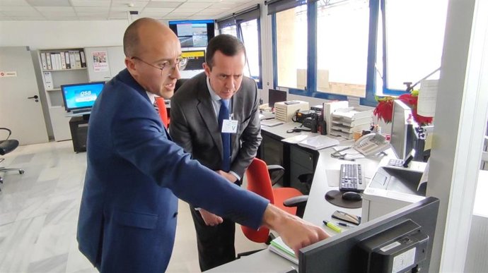 José María Martín junto a Ignacio Tejero en su visita el aeropuerto de Almería
