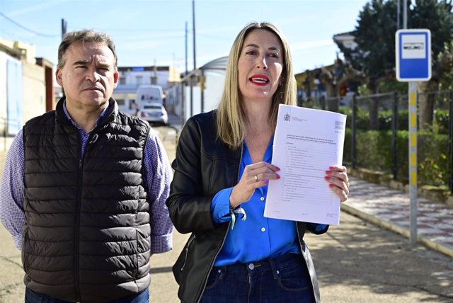 La presidenta del PP de Extremadura, María Guardiola, en su visita a Casas de Don Pedro
