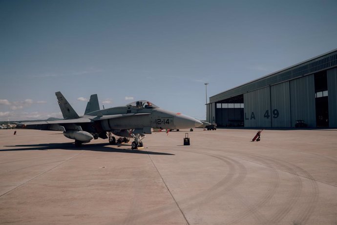 Caza F-18M del Ala 12, perteneciente a la base aérea de Torrejón de Ardoz, durante el ejercicio Eagle Eye 23-01 en la base aérea de Son Sant Joan en Palma.