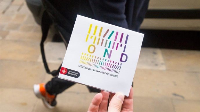 Tríptico informativo de la Oficina para la No Discriminación de Barcelona.