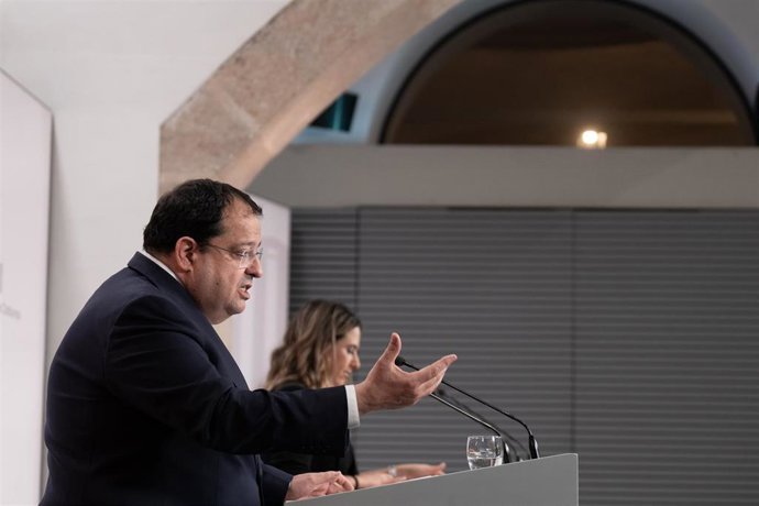 Imagen del conseller de Interior Joan Ignasi Elena durante la rueda de prensa
