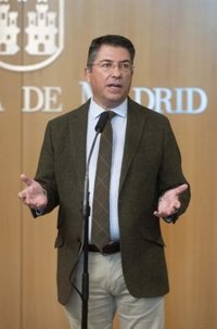 La izquierda critica el "numerito" de la moción de censura de Vox y el PP lo tacha de "gran error"