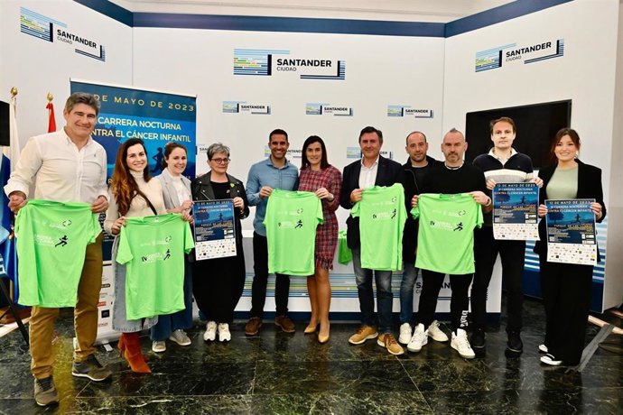 Presentación de la IV Carrera Nocturna contra el Cáncer Infantil organizada por el colegio Calasanz con el apoyo de instituciones y empresas, que se celebrará el 12 de mayo en el parque de Las Llamas de Santander