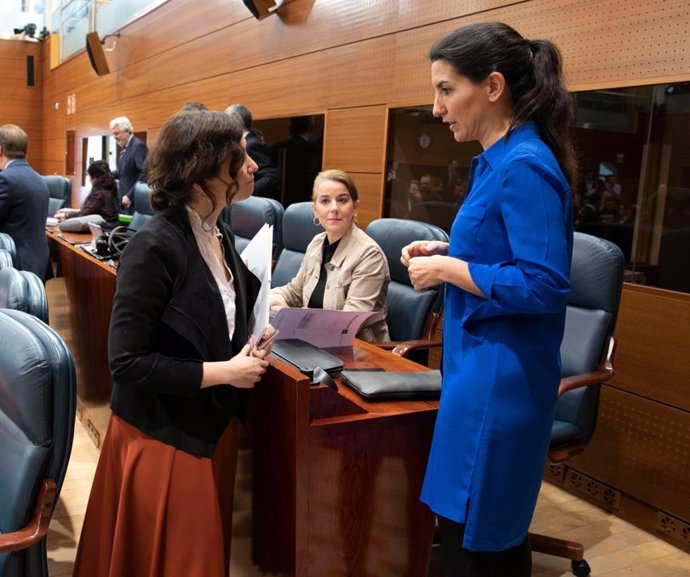 Archivo - Ayuso y Monasterio en la Asamblea de Madrid