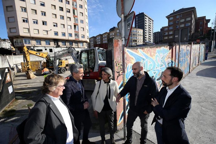 El vicepresidente y consejero de Universidades, Igualdad, Cultura y Deporte, Pablo Zuloaga, informa sobre la planificación de obras del futuro MUPAC