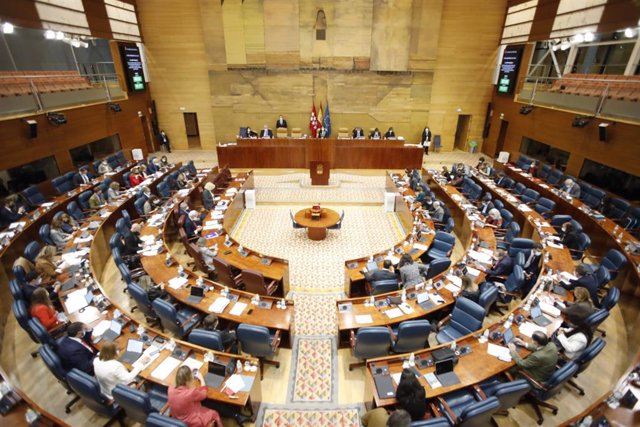 Archivo - Vista general del hemiciclo de la Asamblea de Madrid, durante una sesión de control al Gobierno de la Comunidad de Madrid, en la Asamblea de Madrid, a 18 de noviembre de 2021, en Madrid (España). El Pleno de la Asamblea de Madrid de este jueves 