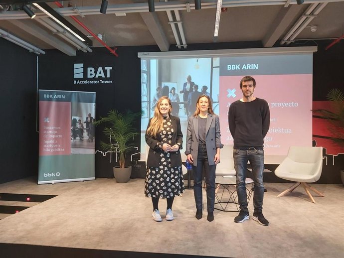 Oihane Aldayturriaga, Nora Sarasola  y  Josu Oleaga,