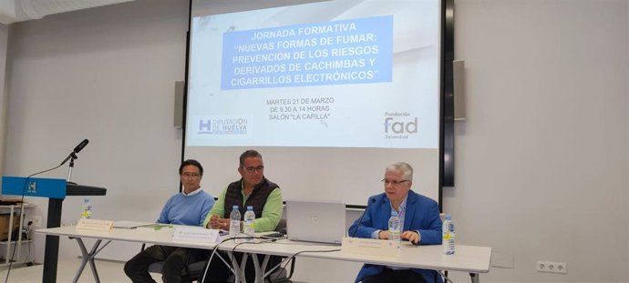 Diputación de Huelva organiza una jornada para prevenir riesgos derivados de fumar cachimbas y cigarrillos electrónicos.