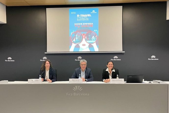 La directora del salón, Marta Serra, el presidente de B-Travel, Martí Sarrate, y la directora general de Turismo de la Generalitat, Marta Domnech, en rueda de prensa para presentar el salón B-Travel 2023 en Barcelona.