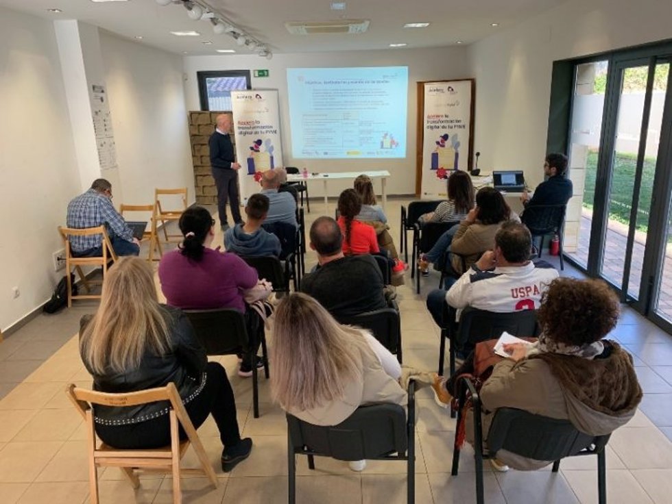Emprendedores y empresarios de Garray (Soria) asisten a la jornada del Hub Rural