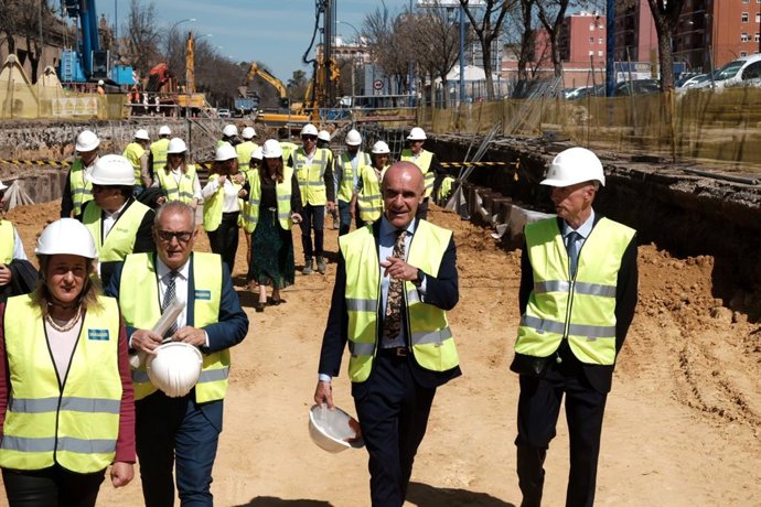 Nota De Prensa Y Fotografías. Obras Las Razas
