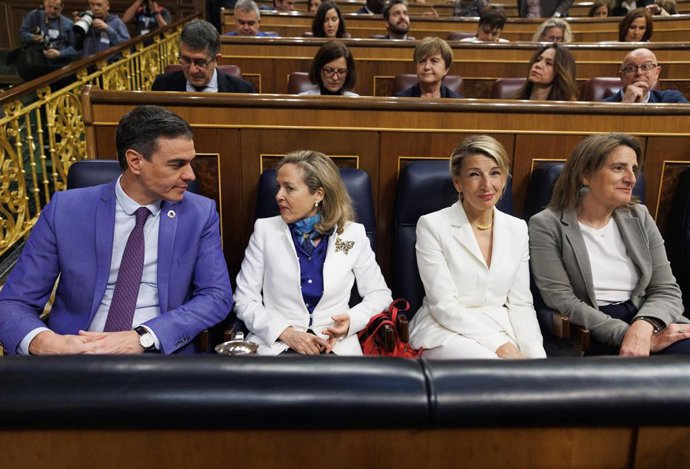 (I-D) El president del Govern, Pedro Sánchez; la vicepresidenta primera i ministra d'Assumptes Econmics i Transformació Digital, Nadia Calviño; la vicepresidenta segona i ministra de Treball i Economia Social, Yolanda Díaz i la vicepresidenta tercer