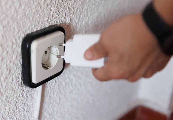 Más de 25.000 usuarios se han inscrito en una semana a la plataforma de la OCU para ahorrar en luz y gas.