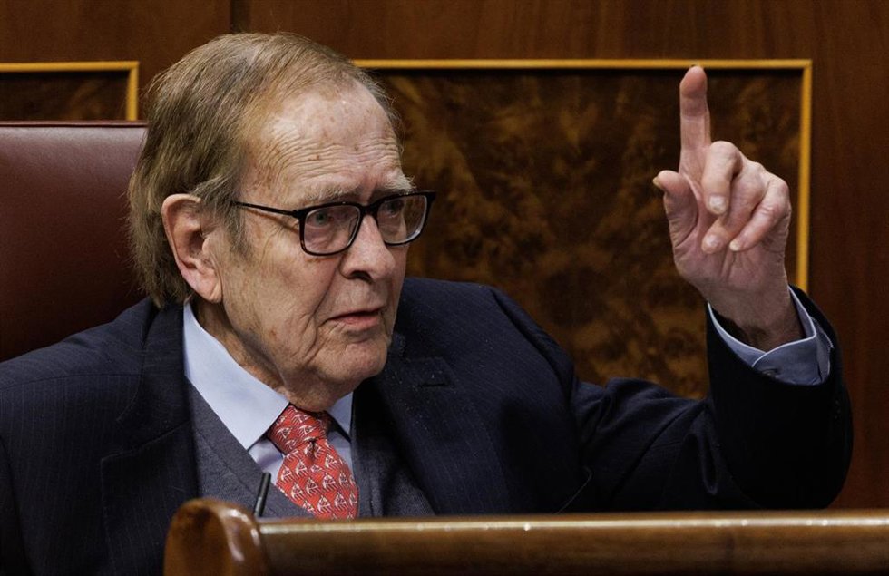 El candidato de la moción de censura, el profesor y economista Ramón Tamames, interviene durante el debate de la moción de censura