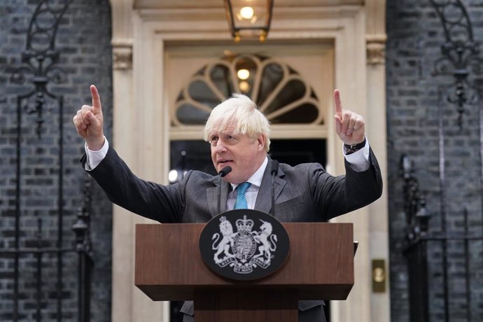 Archivo - 06 September 2022, United Kingdom, London: Outgoing UKPrime Minister Boris Johnson makes a speech outside 10 Downing Street, London, before leaving for Balmoral for an audience with Queen Elizabeth II to formally resign as Prime Minister. Pho