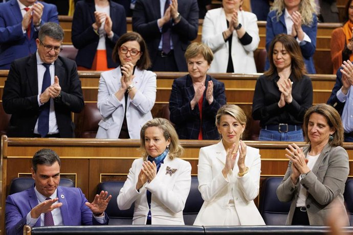 (I-D) El presidente del Gobierno, Pedro Sánchez; la ministra de Asuntos Económicos y Transformación Digital, Nadia Calviño; la ministra de Trabajo, Yolanda Díaz y la ministra para la Transición Ecológica y Reto Demográfico, Teresa Ribera