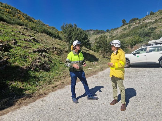 El delegado territorial de Sostenibilidad, Medio Ambiente y Economía Azul, José Antonio Víquez, visita Barranco Blanco, en el municipio malagueño de Coín