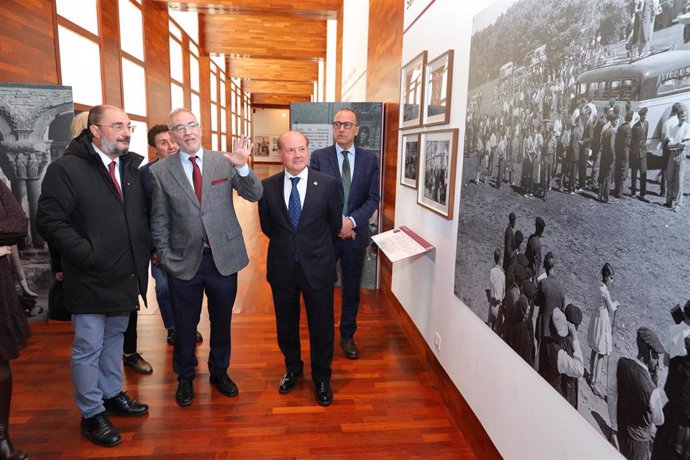 El presidente de Aragón, Javier Lambán, inaugura la exposición conmemora la declaración como monumento nacional del Monasterio Alto de San Juan de la Peña.