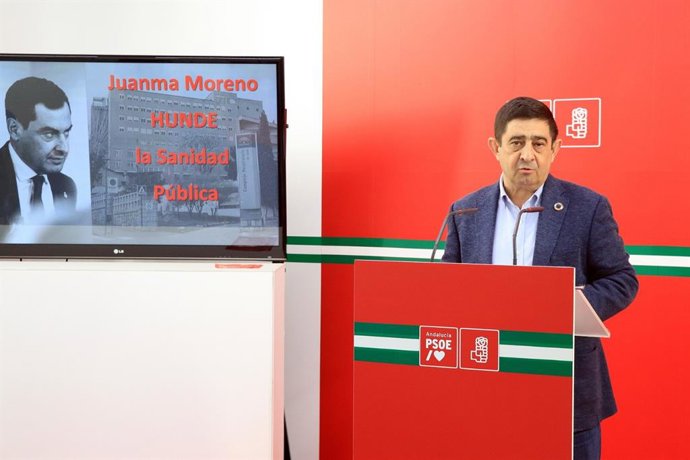 Francisco Reyes durante la rueda de prensa