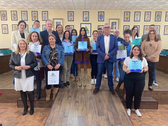 Acto de entrega de las certificaciones que distinguen la calidad del servicio de instituciones públicas y sector privado en el ámbito del turismo en la comarca de la Axarquía.