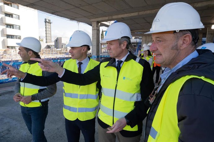 El presidente de la Xunta, Alfonso Rueda, visita las obras de ampliación del Hospital Gran Montecelo