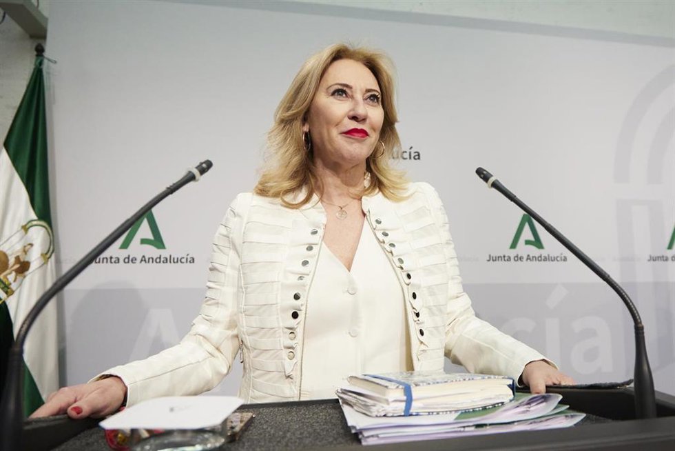 La consejera de Economía, Hacienda y Fondos Europeos, Carolina España, este martes en la rueda de prensa del Consejo de Gobierno. 