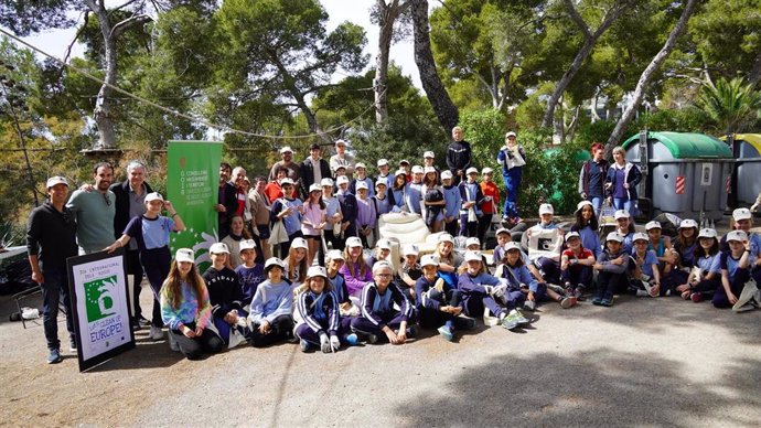 180 Alumnos De La Escuela La Porciúncula Participan En Una Jornada De Limpieza Enmarcada En El Programa Europeo Let's Clean Up Europe Con Motivo Del Día Mundial De Los Bosques