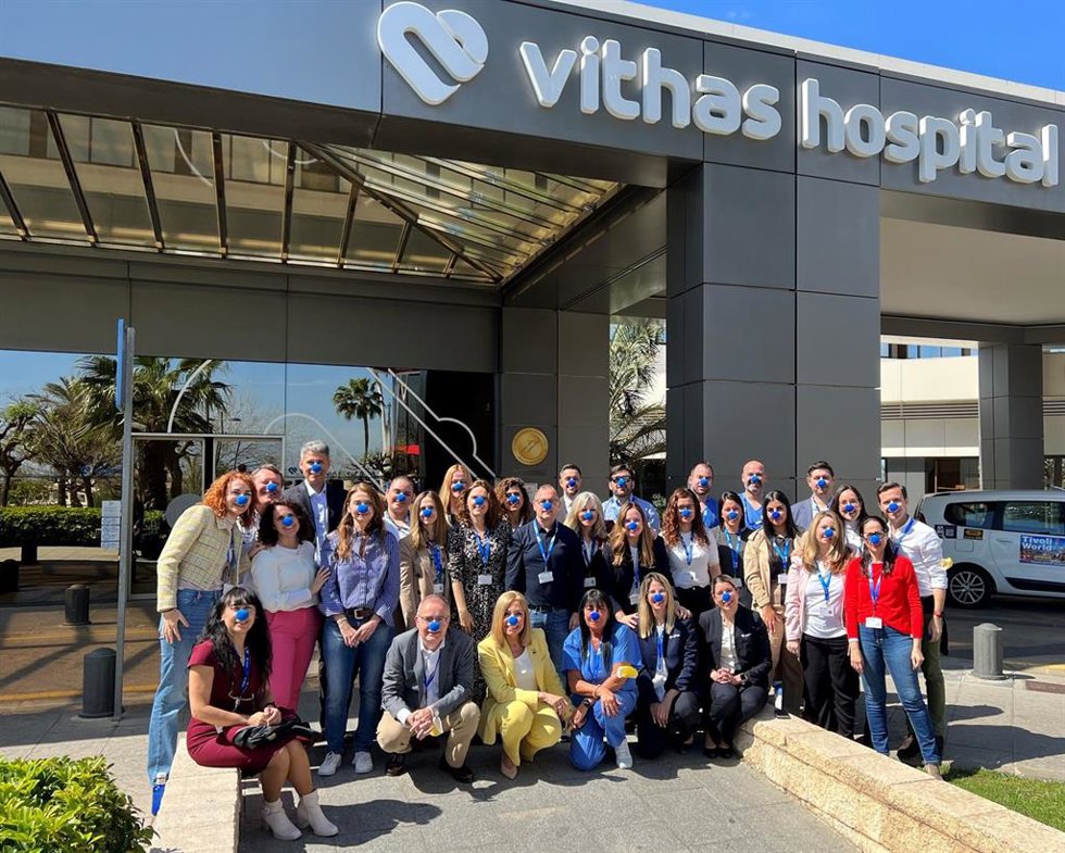 Profesionales de Vithas Xanit celebran el Día Internacional de la Felicidad