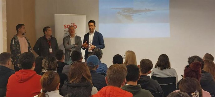 El director general de Modelo Económico y Empleo, Lloren Pou, participa en el Job Day de Santanyí.