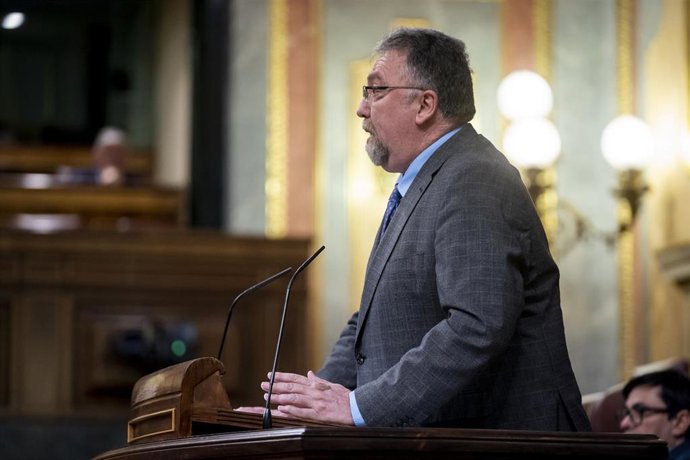 El diputado de Foro Asturias, Isidro Manuel Martínez Oblanca interviene durante una sesión plenaria, en el Congreso de los Diputados.