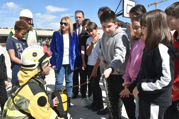 Alumnos de Golmayo (Soria) participan en un taller para concienciar sobre la prevención de incendios por el Día de los Bosques.
