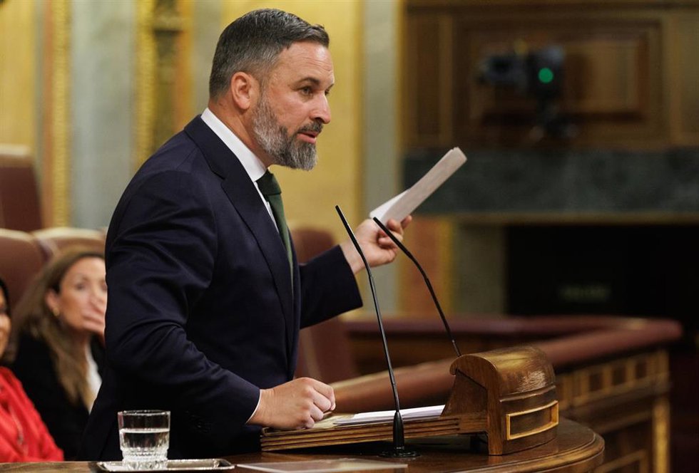 El líder de VOX, Santiago Abascal, interviene durante un debate de la moción de censura, en el Congreso de los Diputados, a 21 de marzo de 2023, en Madrid (España). El Salón de Plenos del Congreso acoge hoy y mañana, 22 de marzo, el debate de la moción 