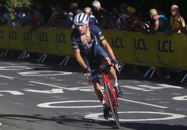 El ciclista italiano Giulio Ciccone (Trek Segafredo) gana la segunda etapa de la Volta a Catalunya, en el alto de Vallter