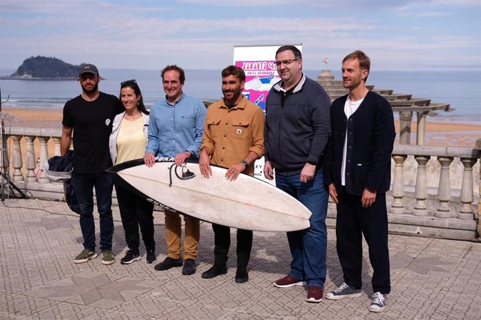 Presentación del VII campeonato internacional de surf junior 4Teens