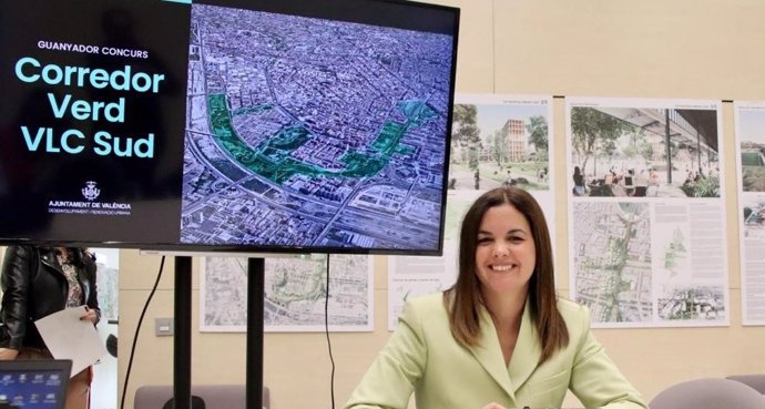 La vicealcaldesa de Valncia y edil de Desarrollo y Renovación Urbana, Sandra Gómez,en la rueda de prensa en la que ha dado a conocer el proyecto ganador del concurso convocado para el diseño del corredor verde sur de la ciudad.