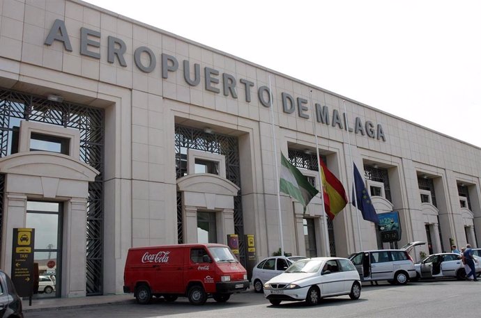 Archivo - Fachada del aeropuerto de Málaga