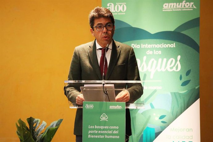 El presidente de la Diputación de Alicante, Carlos Mazón, en la inauguración de la jornada técnica organizada con motivo del Día Internacional de los Bosques, que se celebra cada 21 de marzo.