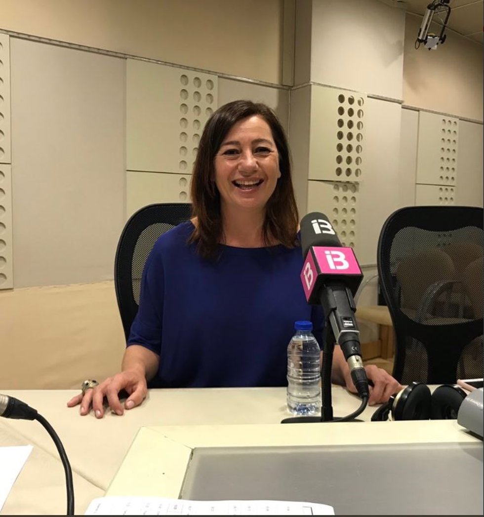 Archivo - La presidenta del Govern, Francina Armengol, en los estudios de IB3.