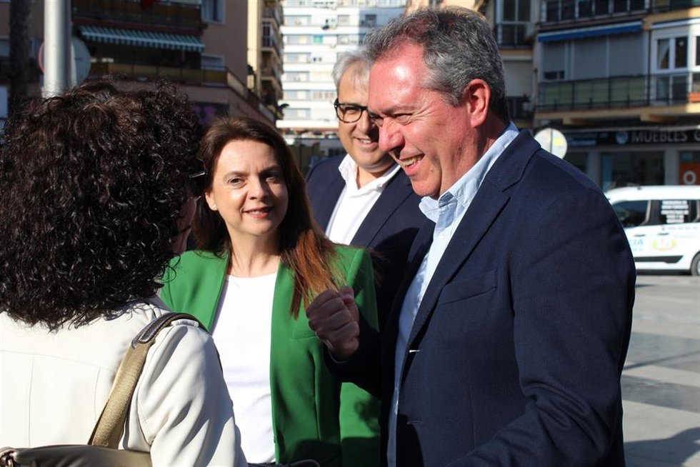 Juan Espadas y Maribel Tocón durante el acto del PSOE en Torremolinos.